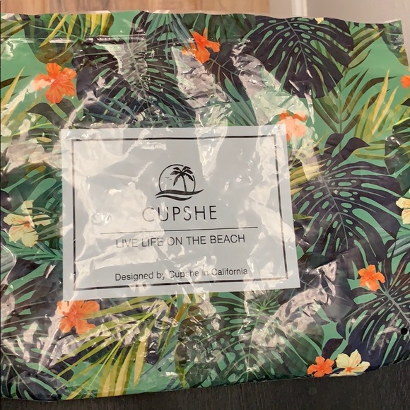 Bikini - Picture 3 of 4